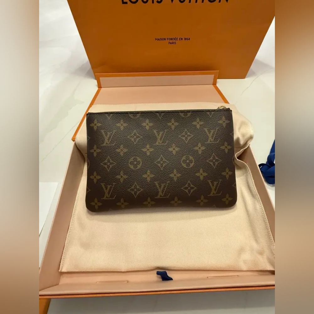 Louis Vuitton Key Pouch M